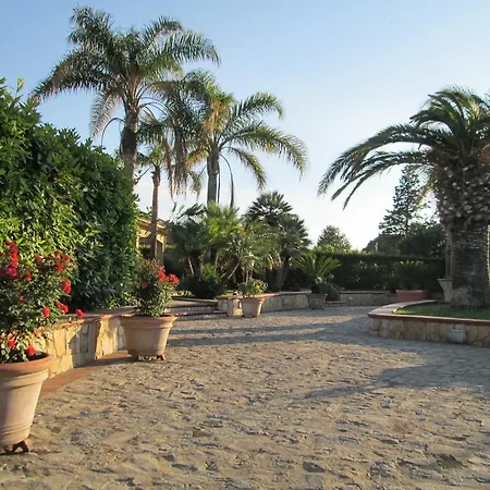 Complesso Turistico Ricettivo L'oasi Del Golfo Di Salerno *